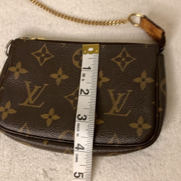 Authentic Louis Vuitton mini purse with chain. Comes with dustbag and box - Picture 13 of 13